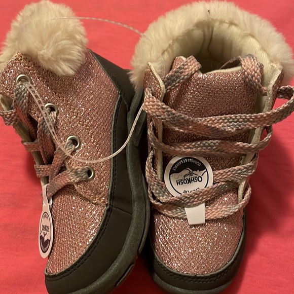 Ever play , cute sparkly pink shoes , for rain or snow - Picture 2 of 8